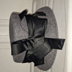 Vintage wool cloche dress hat - feather/satin bow- gray